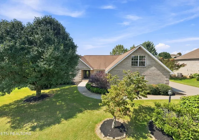 Photo 3 of Single family home for sale at 3015 Champions Dr, Maryville, TN 37801 | MLS# 1353629 | Listing updated on 2026-08-31