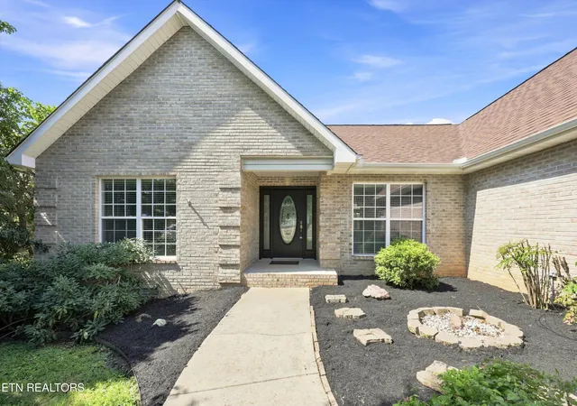 Photo 3 of Single family home for sale at 3015 Champions Dr, Maryville, TN 37801 | MLS# 1353629 | Listing updated on 2026-08-31