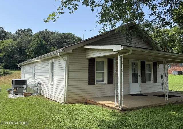 Photo 3 of Single family home for sale at 807 New Clear Branch Rd, Rocky Top, TN 37769 | MLS# 1353055 | Listing updated on 2026-08-31