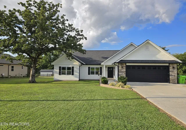 Photo 1 of Single family home for sale at 35 Perry Creek Dr, Crossville, TN 38572 | MLS# 1352970 | Listing updated on 2026-09-14