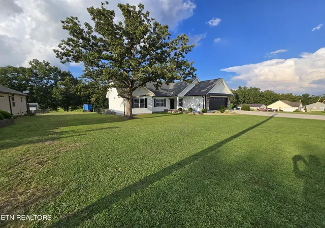 Photo 2 of Single family home for sale at 35 Perry Creek Dr, Crossville, TN 38572 | MLS# 1352970 | Listing updated on 2026-09-14