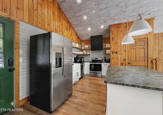 Photo 3 of Single family home for sale at 942 Vixen, Gatlinburg, TN 37738 | MLS# 1353591 | Listing updated on 2026-08-31