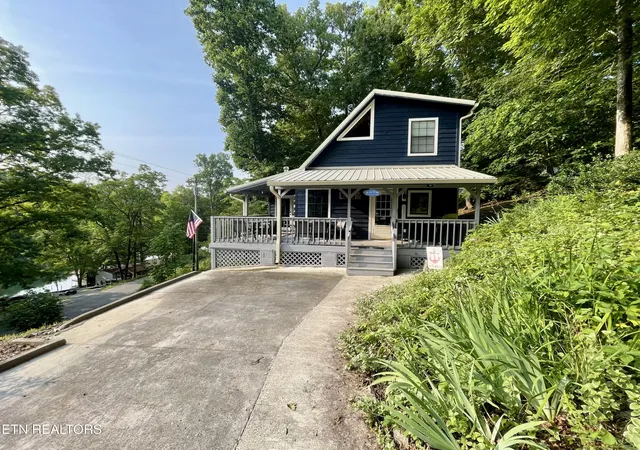 Photo 2 of Single family home for sale at 131 Phoenix Ln, Speedwell, TN 37870 | MLS# 1352991 | Listing updated on 2026-09-08