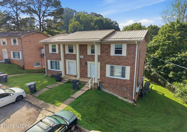 Photo 2 of Multi family home for sale at 920 Chadwick Dr, Kingsport, TN 37660 | MLS# 1352917 | Listing updated on 2026-08-24