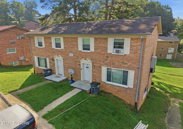 Photo 3 of Multi family home for sale at 920 Chadwick Dr, Kingsport, TN 37660 | MLS# 1352917 | Listing updated on 2026-08-24