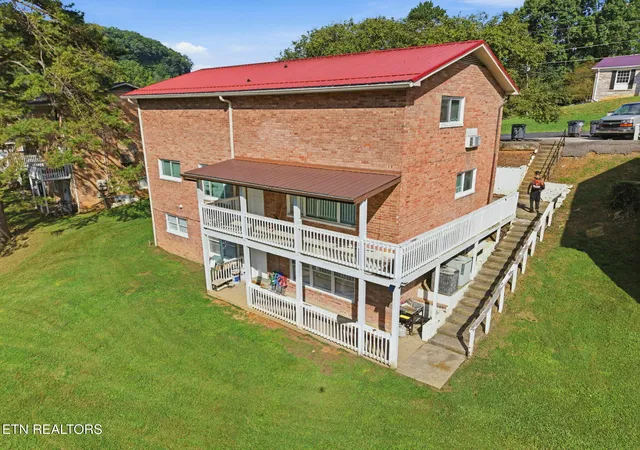 Photo 3 of Multi family home for sale at 920 Chadwick Dr, Kingsport, TN 37660 | MLS# 1352917 | Listing updated on 2026-08-24