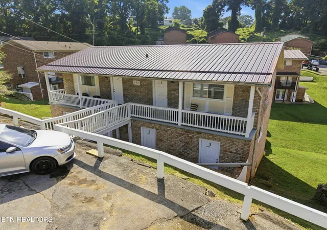 Photo 4 of Multi family home for sale at 920 Chadwick Dr, Kingsport, TN 37660 | MLS# 1352917 | Listing updated on 2026-08-24