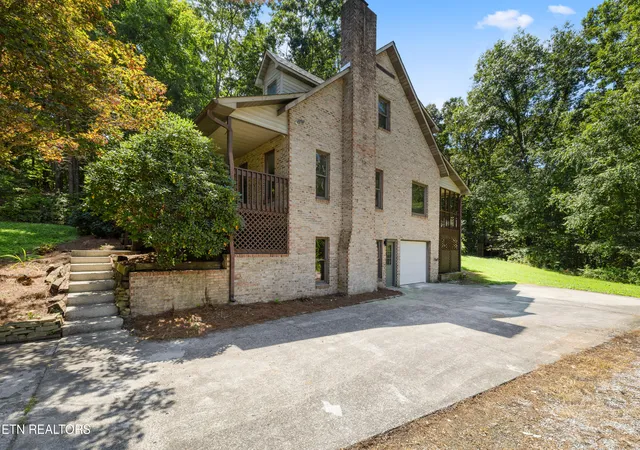 Photo 3 of Sale Pending at 208 Chestnut View Dr, Kingston, TN 37763 | MLS# 1353070 | Listing updated on 2026-08-28