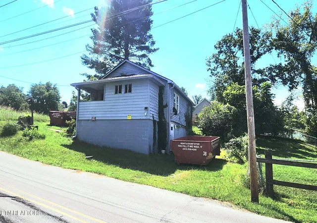 Photo 3 of Single family home for sale at 690 Shawanee Rd, Harrogate, TN 37752 | MLS# 1353057 | Listing updated on 2026-08-26