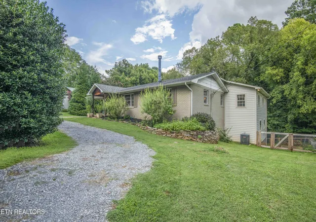 Photo 4 of Single family home for sale at 1932 Duncan Rd, Knoxville, TN 37919 | MLS# 1353108 | Listing updated on 2026-10-08