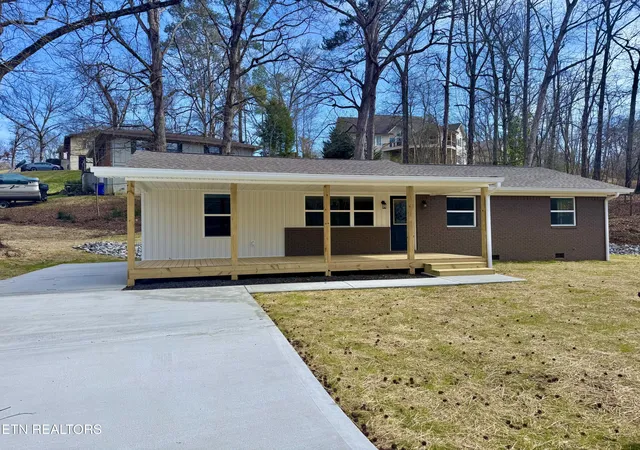 Photo 2 of Single family home for sale at 2204 Glengerrie Dr, Soddy Daisy, TN 37379 | MLS# 1352925 | Listing updated on 2026-09-14