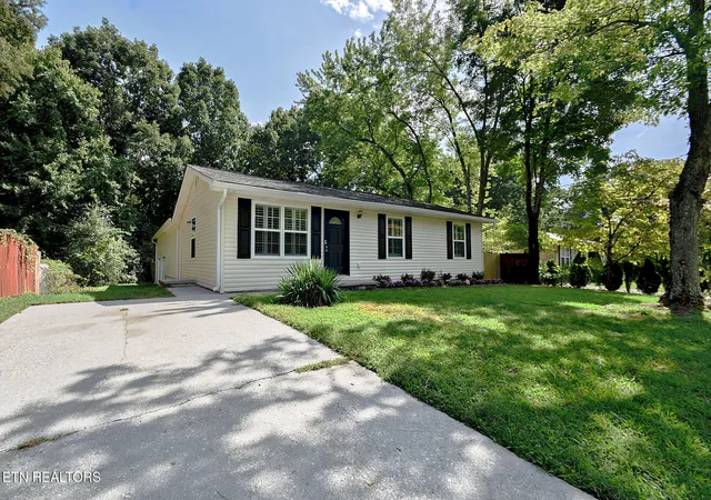Single family home for sale at 5924 W Pine Ln, Knoxville, TN 37909 | MLS# 1353130
