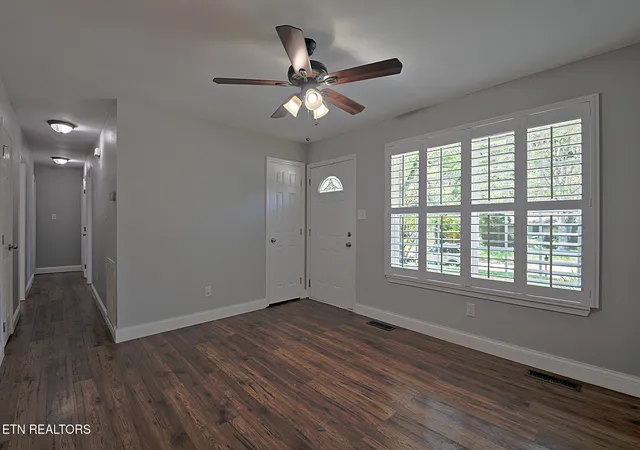 Photo 3 of Single family home for sale at 5924 W Pine Ln, Knoxville, TN 37909 | MLS# 1353130 | Listing updated on 2026-09-17