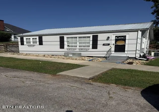 Photo 2 of Sale Pending at 107 Trenton St, Harriman, TN 37748 | MLS# 1352940 | Listing updated on 2026-09-15