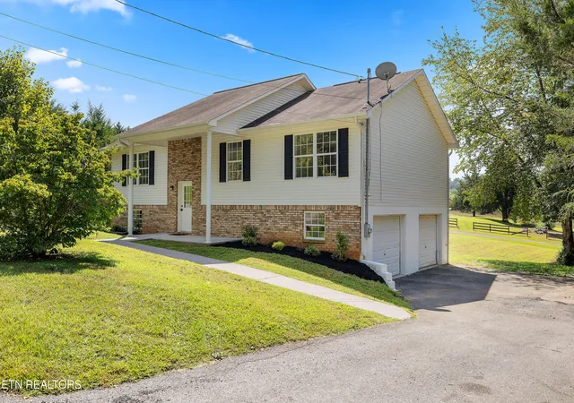 Photo 1 of Sale Pending at 621 Odell Ct, Strawberry Plains, TN 37871 | MLS# 1353644 | Listing updated on 2026-09-03