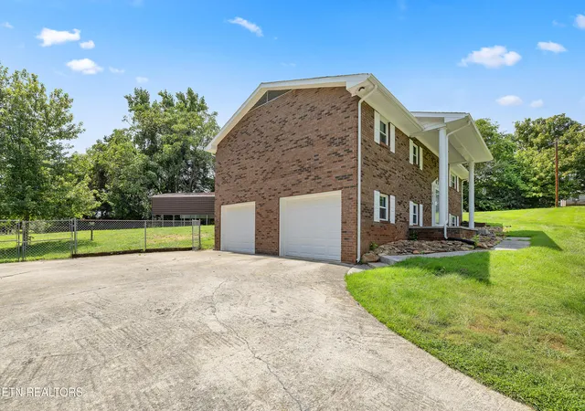 Photo 2 of Sale Pending at 6916 Wood Rd, Corryton, TN 37721 | MLS# 1353589 | Listing updated on 2026-09-01