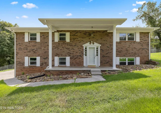 Photo 3 of Sale Pending at 6916 Wood Rd, Corryton, TN 37721 | MLS# 1353589 | Listing updated on 2026-09-01