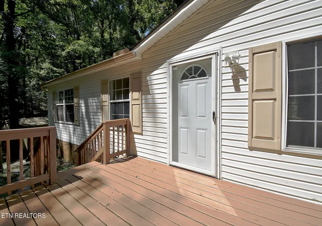 Photo 3 of Sale Pending at 351 Lake Forest Dr, Lenoir City, TN 37772 | MLS# 1353187 | Listing updated on 2026-09-18