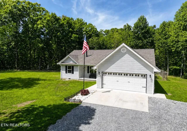 Photo 3 of Single family home for sale at 1561 Bicknell Rd, Clarkrange, TN 38553 | MLS# 1353099 | Listing updated on 2026-10-06