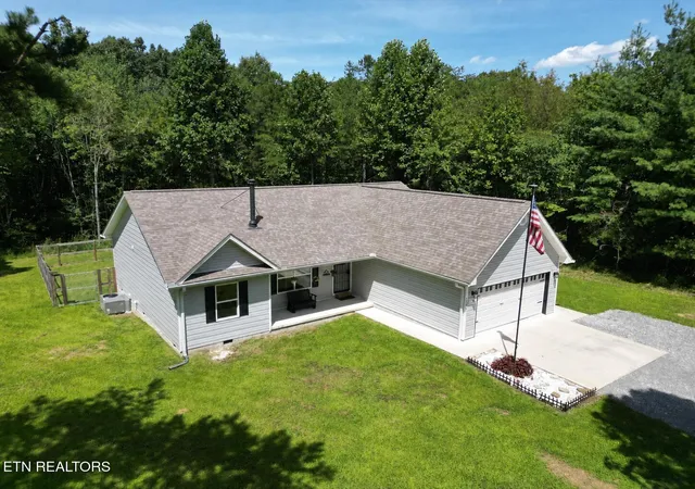 Photo 3 of Single family home for sale at 1561 Bicknell Rd, Clarkrange, TN 38553 | MLS# 1353099 | Listing updated on 2026-10-06