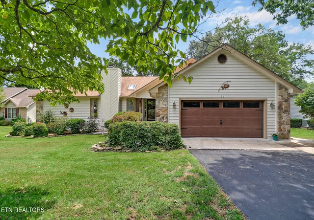 Photo 2 of Single family home for sale at 136 Dalefield Loop, Crossville, TN 38558 | MLS# 1352997 | Listing updated on 2026-09-21
