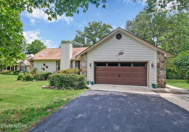 Photo 3 of Single family home for sale at 136 Dalefield Loop, Crossville, TN 38558 | MLS# 1352997 | Listing updated on 2026-09-21