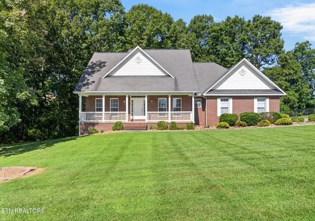 Photo 1 of Single family home for sale at 525 Kings Row, Crossville, TN 38571 | MLS# 1353061 | Listing updated on 2026-08-25