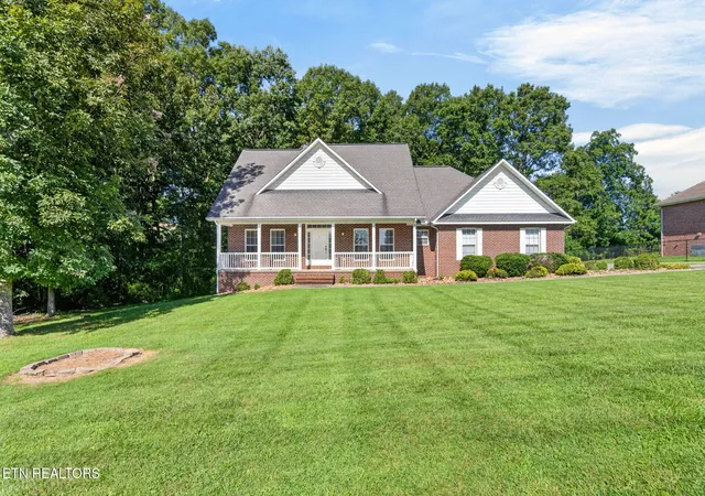 Photo 2 of Single family home for sale at 525 Kings Row, Crossville, TN 38571 | MLS# 1353061 | Listing updated on 2026-08-25