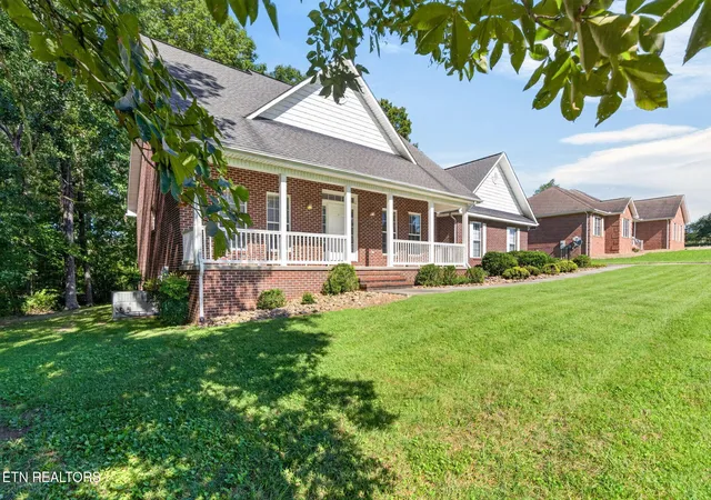 Photo 3 of Single family home for sale at 525 Kings Row, Crossville, TN 38571 | MLS# 1353061 | Listing updated on 2026-08-25