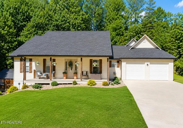 Photo 1 of Single family home for sale at 705 Grave Hill Rd, Oneida, TN 37841 | MLS# 1353124 | Listing updated on 2026-09-16