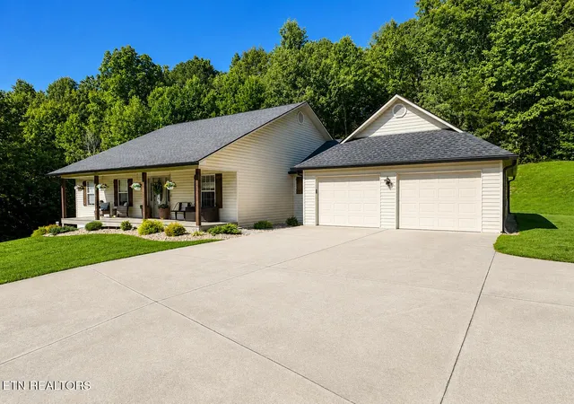 Photo 3 of Single family home for sale at 705 Grave Hill Rd, Oneida, TN 37841 | MLS# 1353124 | Listing updated on 2026-09-16