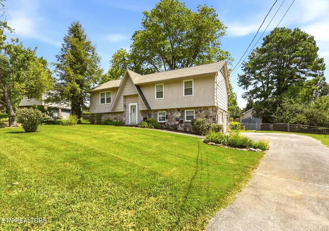 Photo 3 of Sale Pending at 7404 Sturbridge Ct, Knoxville, TN 37931 | MLS# 1353042 | Listing updated on 2026-09-03
