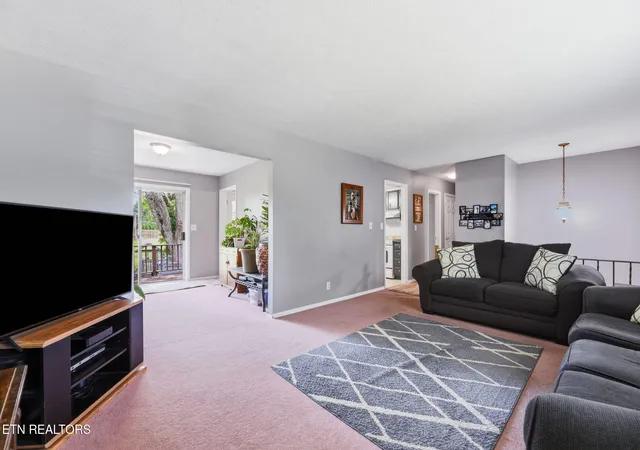 Photo 4 of Sale Pending at 7404 Sturbridge Ct, Knoxville, TN 37931 | MLS# 1353042 | Listing updated on 2026-09-03