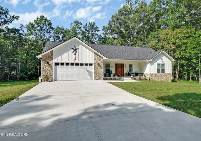 Photo 1 of Single family home for sale at 3019 Pomo Cir, Crossville, TN 38572 | MLS# 1353154 | Listing updated on 2026-09-18