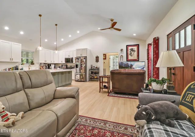 Photo 3 of Single family home for sale at 3019 Pomo Cir, Crossville, TN 38572 | MLS# 1353154 | Listing updated on 2026-09-18