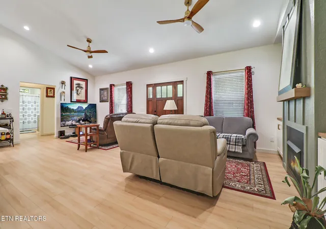 Photo 4 of Single family home for sale at 3019 Pomo Cir, Crossville, TN 38572 | MLS# 1353154 | Listing updated on 2026-09-18