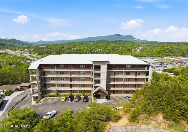 Condo for sale in building located at 410 Big Bear Wy, Pigeon Forge, TN 37863 - Unit #3004
