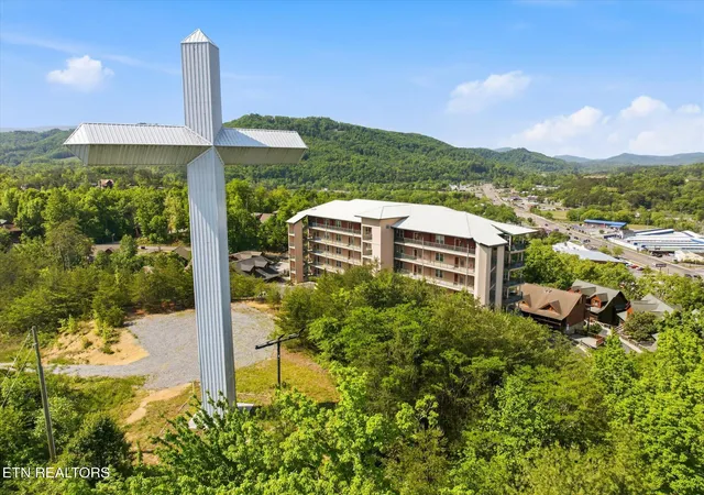 Condo for sale in building located at 410 Big Bear Wy, Pigeon Forge, TN 37863 - Unit #3004