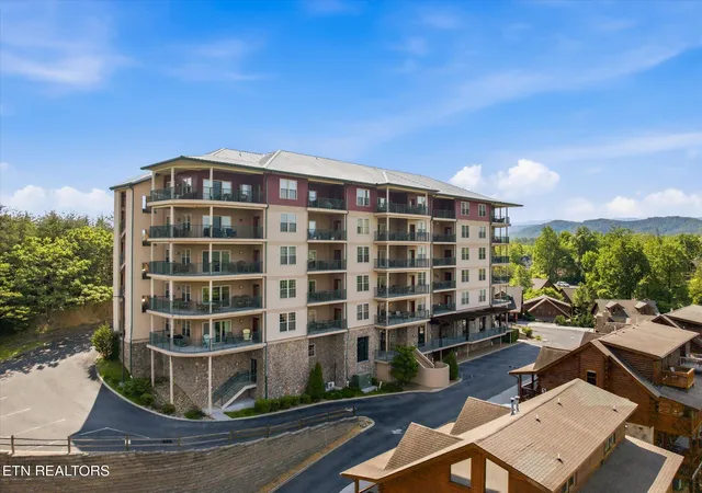 Condo for sale in building located at 410 Big Bear Wy, Pigeon Forge, TN 37863 - Unit #3004