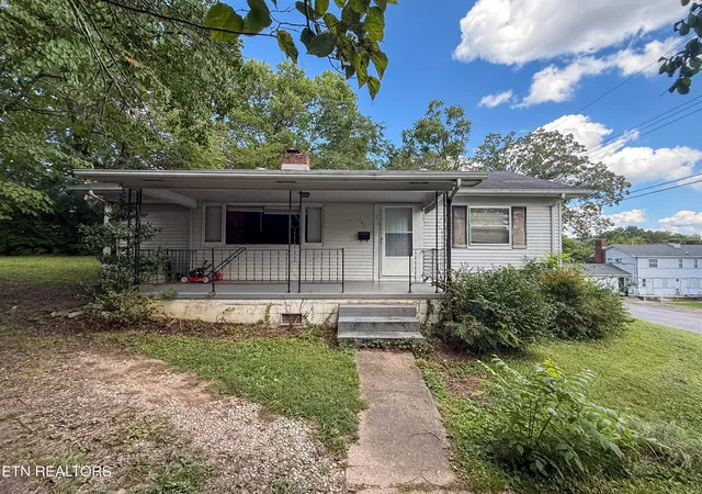 Photo 2 of Single family home for sale at 102 W Farragut Rd, Oak Ridge, TN 37830 | MLS# 1352995 | Listing updated on 2026-09-11