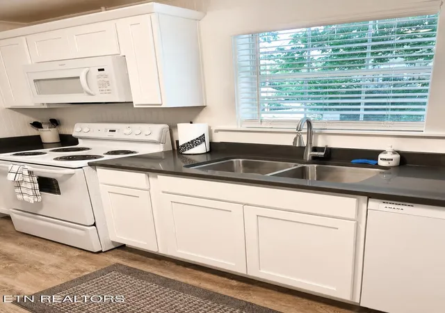 Photo 3 of Single family home for sale at 1113 Jones St, Athens, TN 37303 | MLS# 1353015 | Listing updated on 2026-08-25