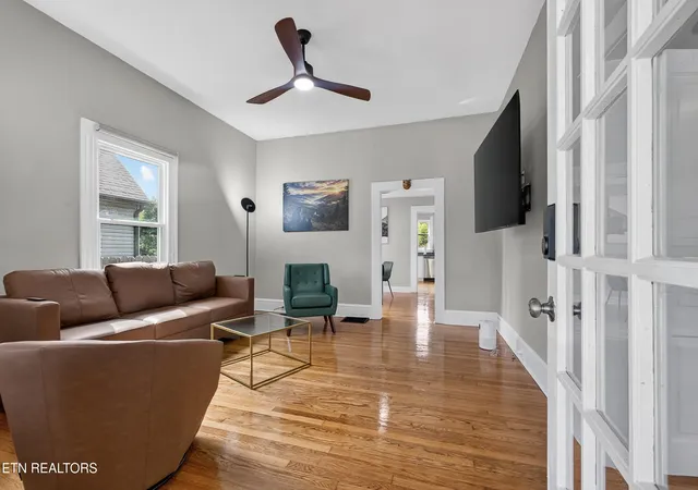 Photo 3 of Single family home for sale at 925 Maryville Pike, Knoxville, TN 37920 | MLS# 1353004 | Listing updated on 2026-08-26