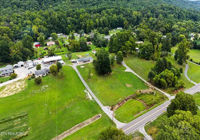 Photo 3 of Sale Pending at 5047 Harriman Hwy, Oliver Springs, TN 37840 | MLS# 1353519 | Listing updated on 2026-09-23