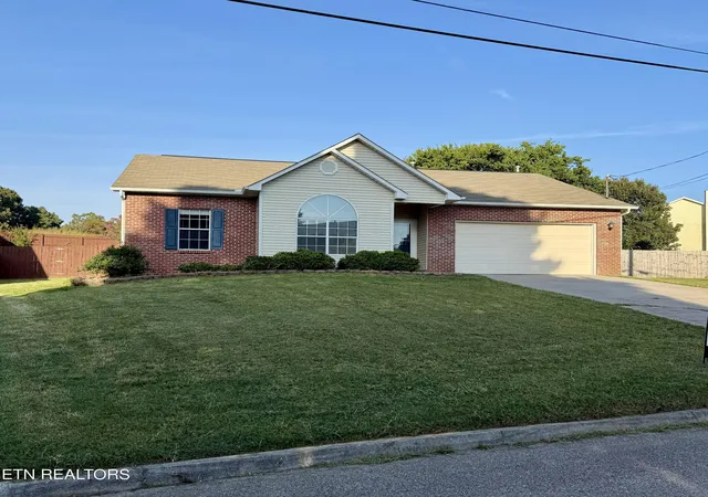 Photo 1 of Single family home for sale at 1624 Poplar Hill Rd, Knoxville, TN 37922 | MLS# 1353097 | Listing updated on 2026-09-16