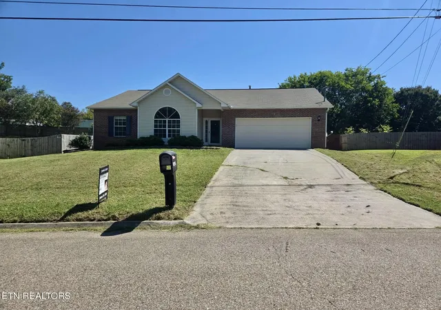 Photo 2 of Single family home for sale at 1624 Poplar Hill Rd, Knoxville, TN 37922 | MLS# 1353097 | Listing updated on 2026-09-16