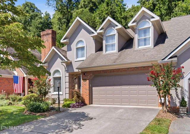 Photo 2 of Sale Pending at 8507 Oxford Dr, Knoxville, TN 37922 | MLS# 1353024 | Listing updated on 2026-09-17