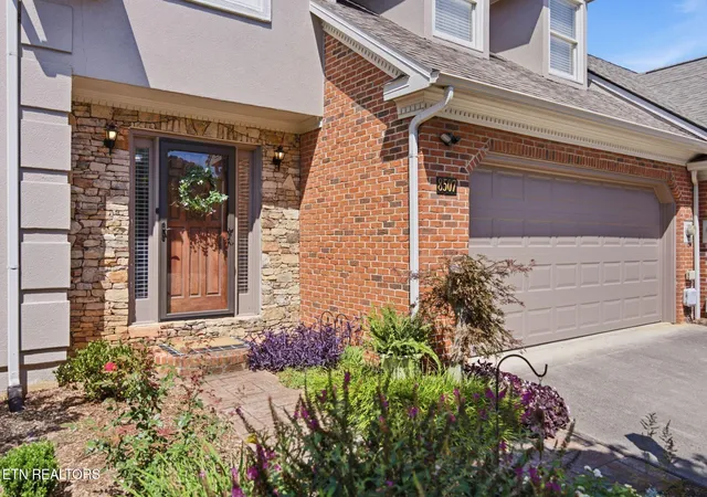Photo 3 of Sale Pending at 8507 Oxford Dr, Knoxville, TN 37922 | MLS# 1353024 | Listing updated on 2026-09-17