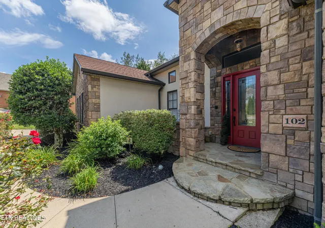Photo 3 of Single family home for sale at 102 Galway Ct, Johnson City, TN 37615 | MLS# 1353112 | Listing updated on 2026-08-26