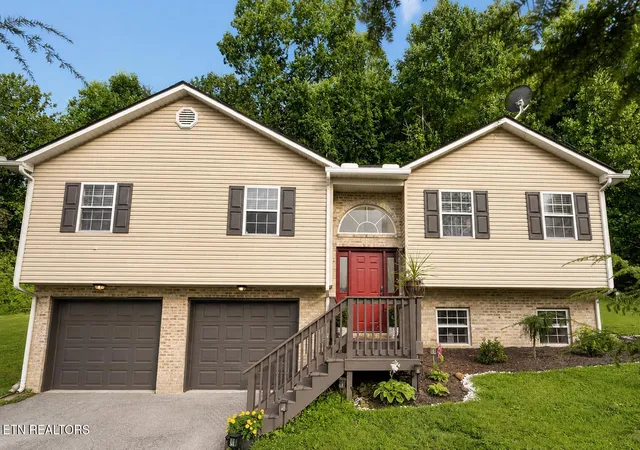 Photo 1 of Single family home for sale at 105 Cedar Cir, Jacksboro, TN 37757 | MLS# 1353036 | Listing updated on 2026-09-21