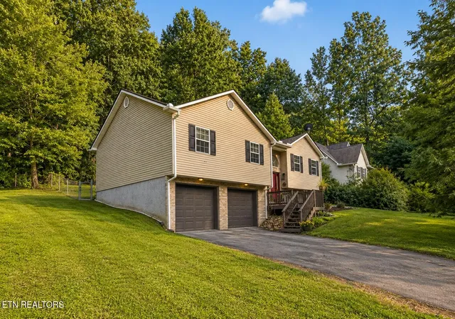 Photo 4 of Single family home for sale at 105 Cedar Cir, Jacksboro, TN 37757 | MLS# 1353036 | Listing updated on 2026-09-21